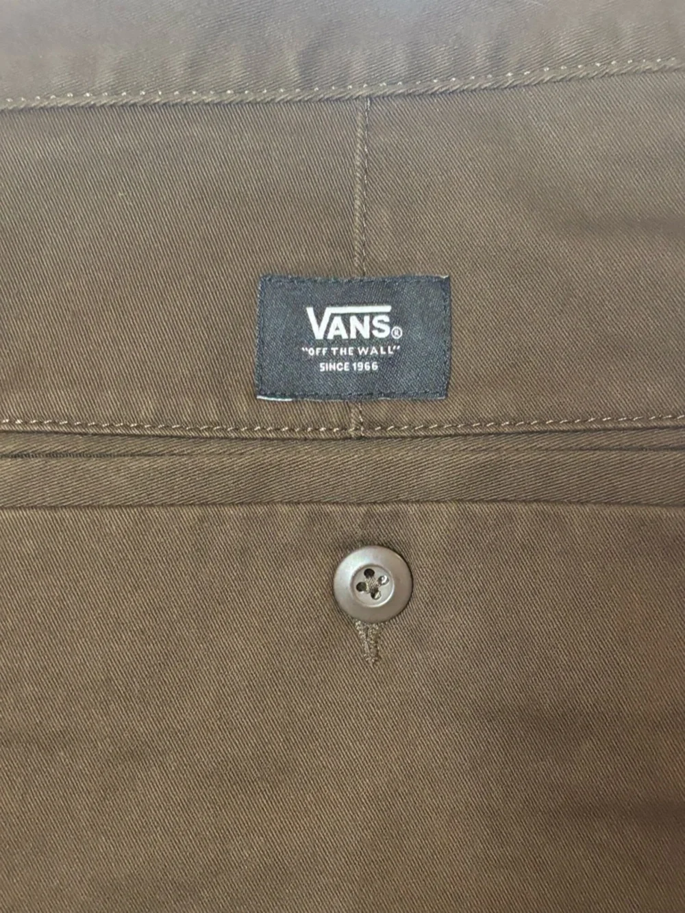 NWOT Vans Men's Authentic Chino Shorts Relaxed Fit in Dark Brown Size 32